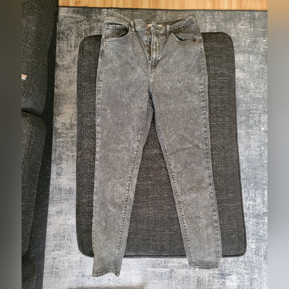 Levis Mile High Super Skinny size 31 gray acid wash jeans